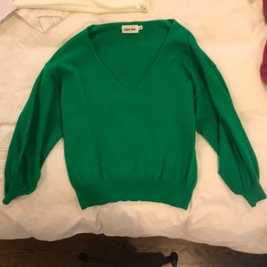 Full sleeved Kelly green sweater